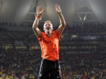 Kuyt comemora vitória da Holanda contra o Brasil